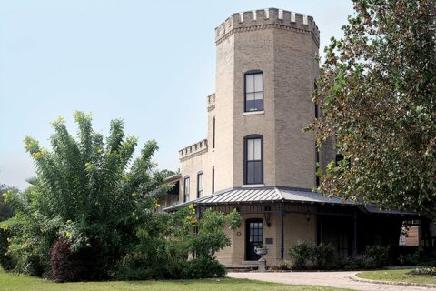 HR CastleHillcopy 480x320